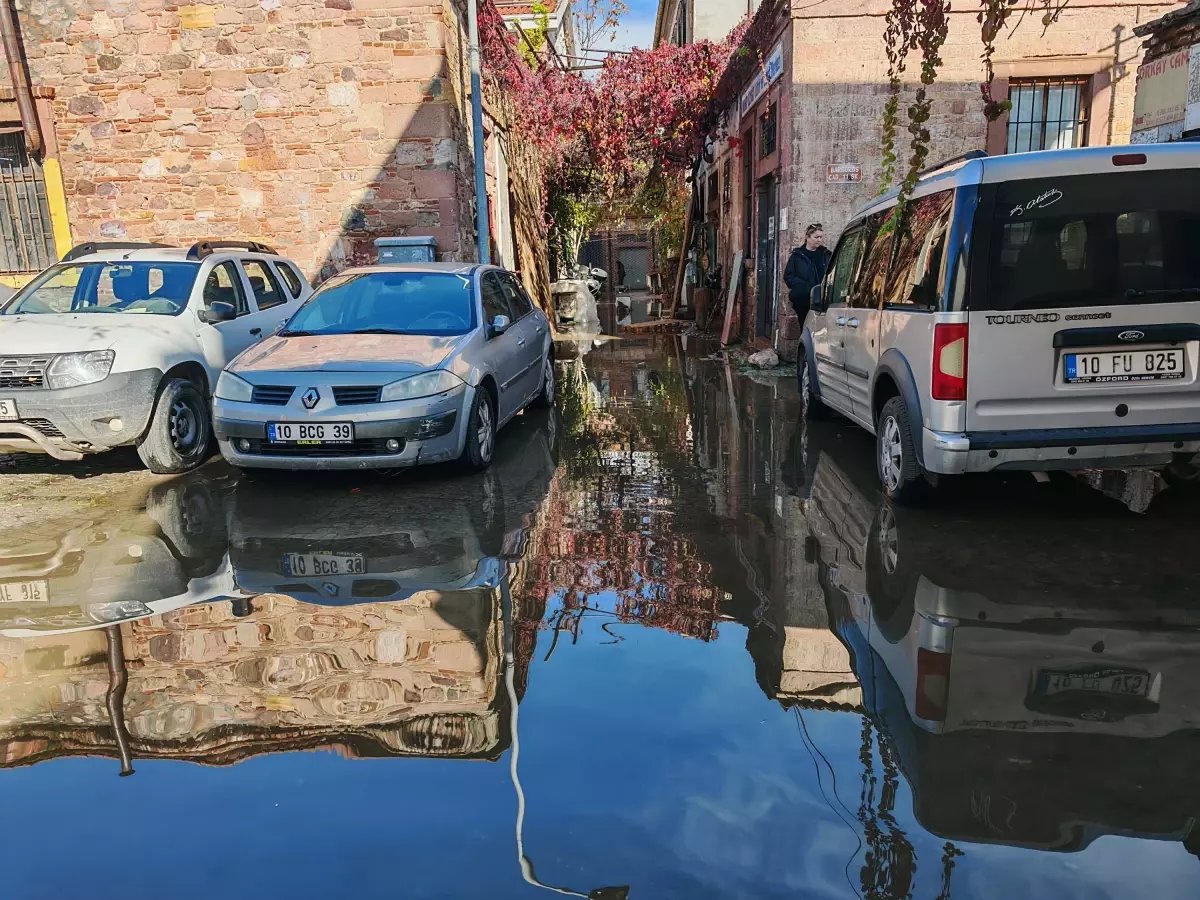 Ayvalık'ta Yağışlar Su Baskınlarına Neden Oldu