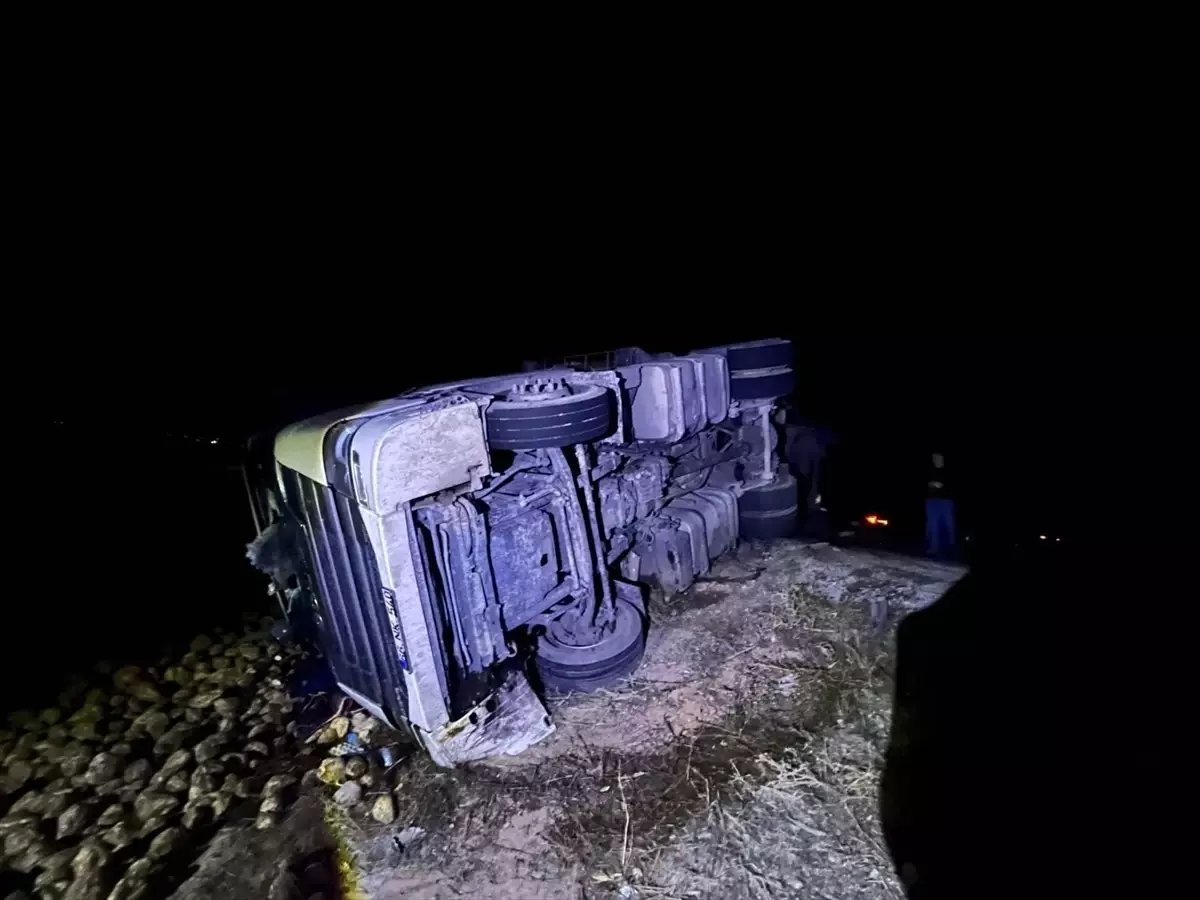 Yozgat'ta Devrilen Tırın Sürücüsü Hayatını Kaybetti