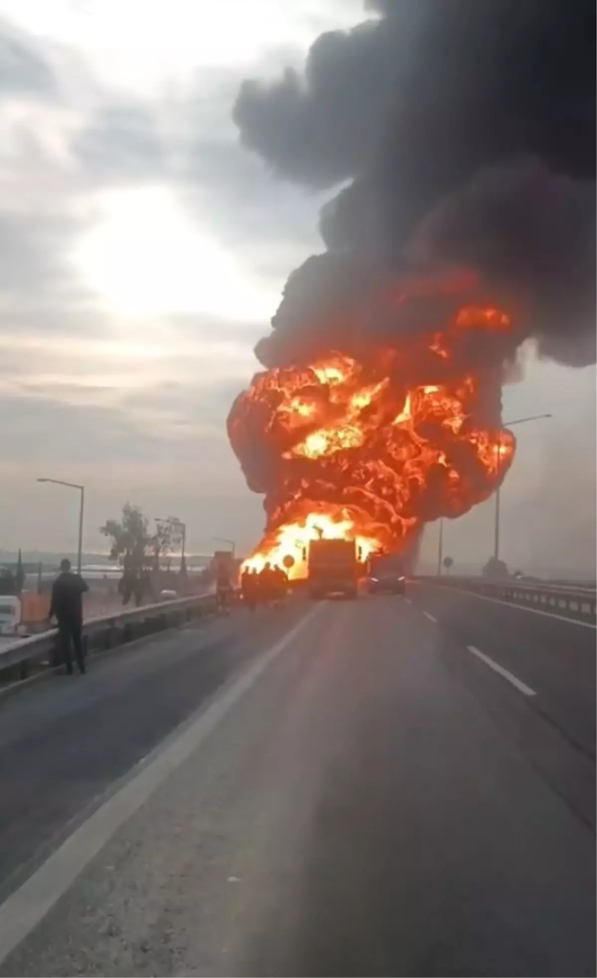 Mersin'de Akaryakıt Yüklü Tanker Yangını