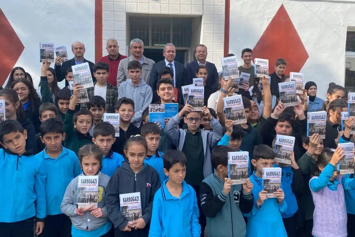 Karboğazı Destanı kitabı yayınlandı... İlk kitabı okuduğu okula armağan etti