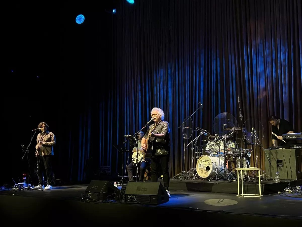 Yeni Türkü, İstanbul'da Müzikseverlerle Buluştu