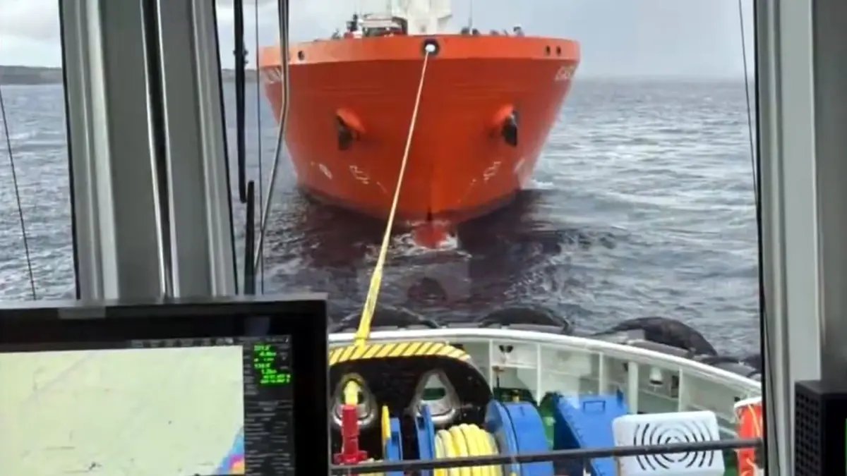 Çanakkale Boğazı'nda Arızalanan Tanker Karanlık Liman'a Çekildi