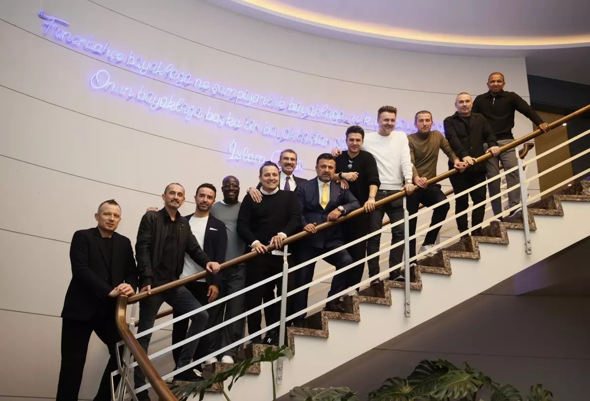 Fenerbahçe'nin efsane futbolcuları derbi öncesi bir araya geldi