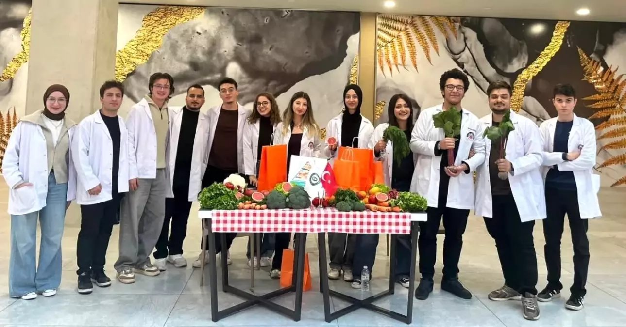 ADÜ Tıp Fakültesi Öğrencilerinden Sağlıklı Beslenme Etkinliği