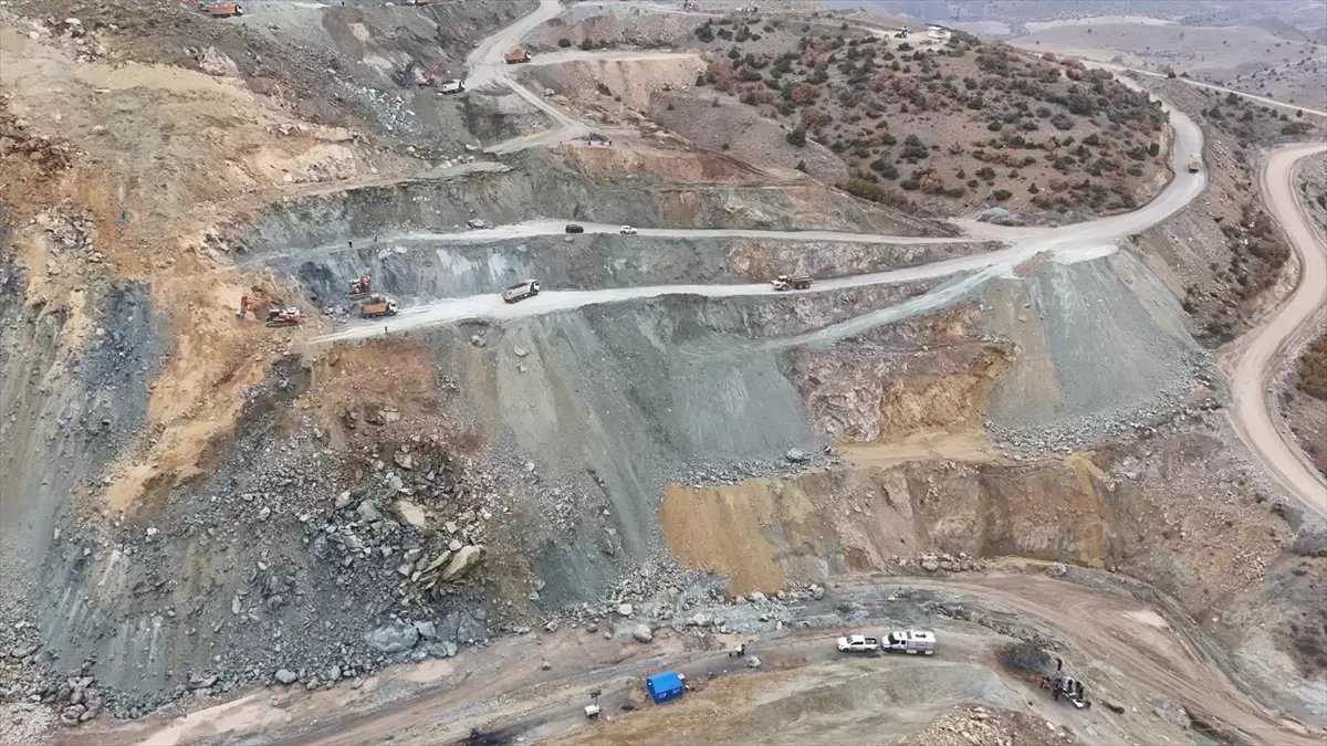 Sivas'taki Maden Ocağında Göçük Altındaki Şantiye Müdürü İçin Arama Çalışmaları 14. Gününde