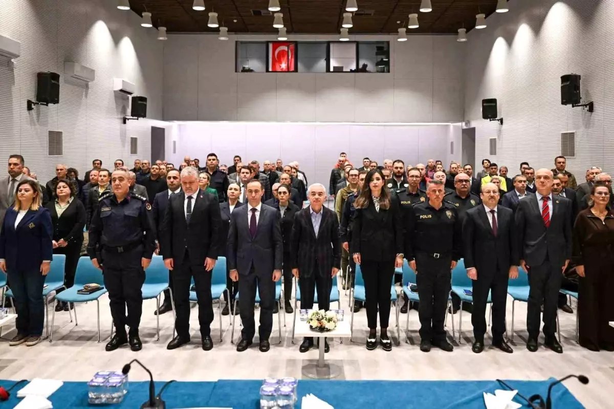 Kırklareli Valisi Muhtarlarla Buluştu: İhtiyaçlar ve Çalışmalar Masaya Yatırıldı