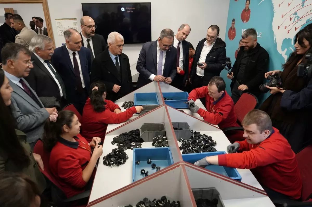 Engelli Bireylerin Eğitim ve İstihdamı İçin Örnek Model: ZEKİ Yaşam Merkezi