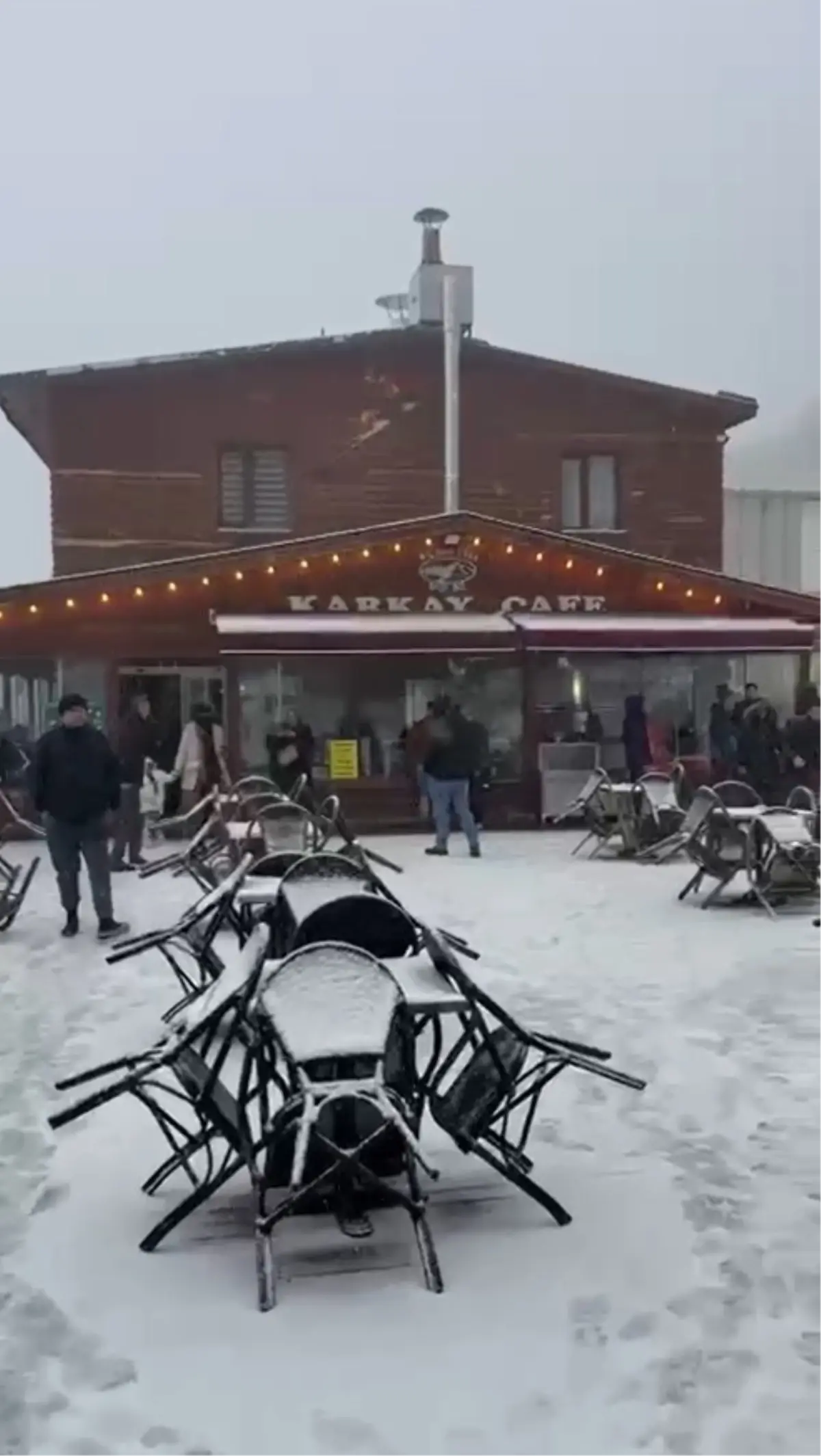 Uludağ'da Kar Yağışı Tatilcilere Beyaz Bir Cennet Sunuyor