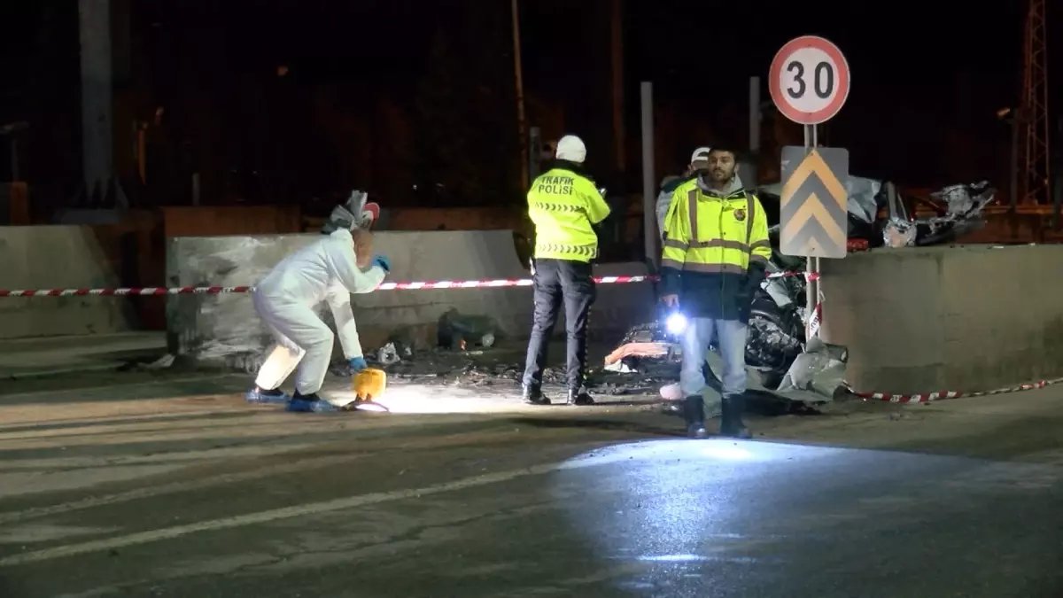 Tuzla'da Otoyolda Kaza: Asistan Doktor Hayatını Kaybetti
