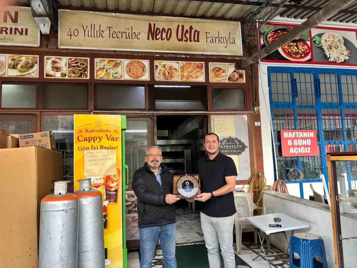 Datça Devlet Hastanesi'ne Hayırsever Esnaftan Kanepe Bağışı