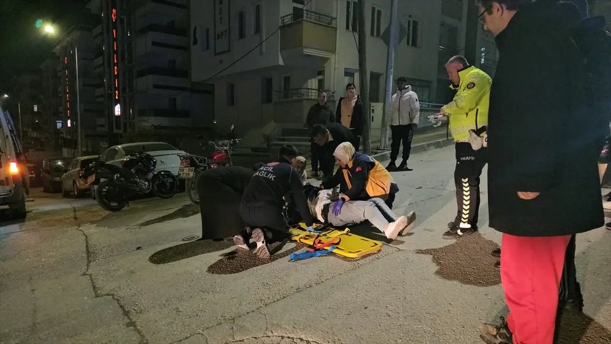 Çorum'da Motosiklet-Hafif Ticari Araç Çarpıştı: Bir Yaralı