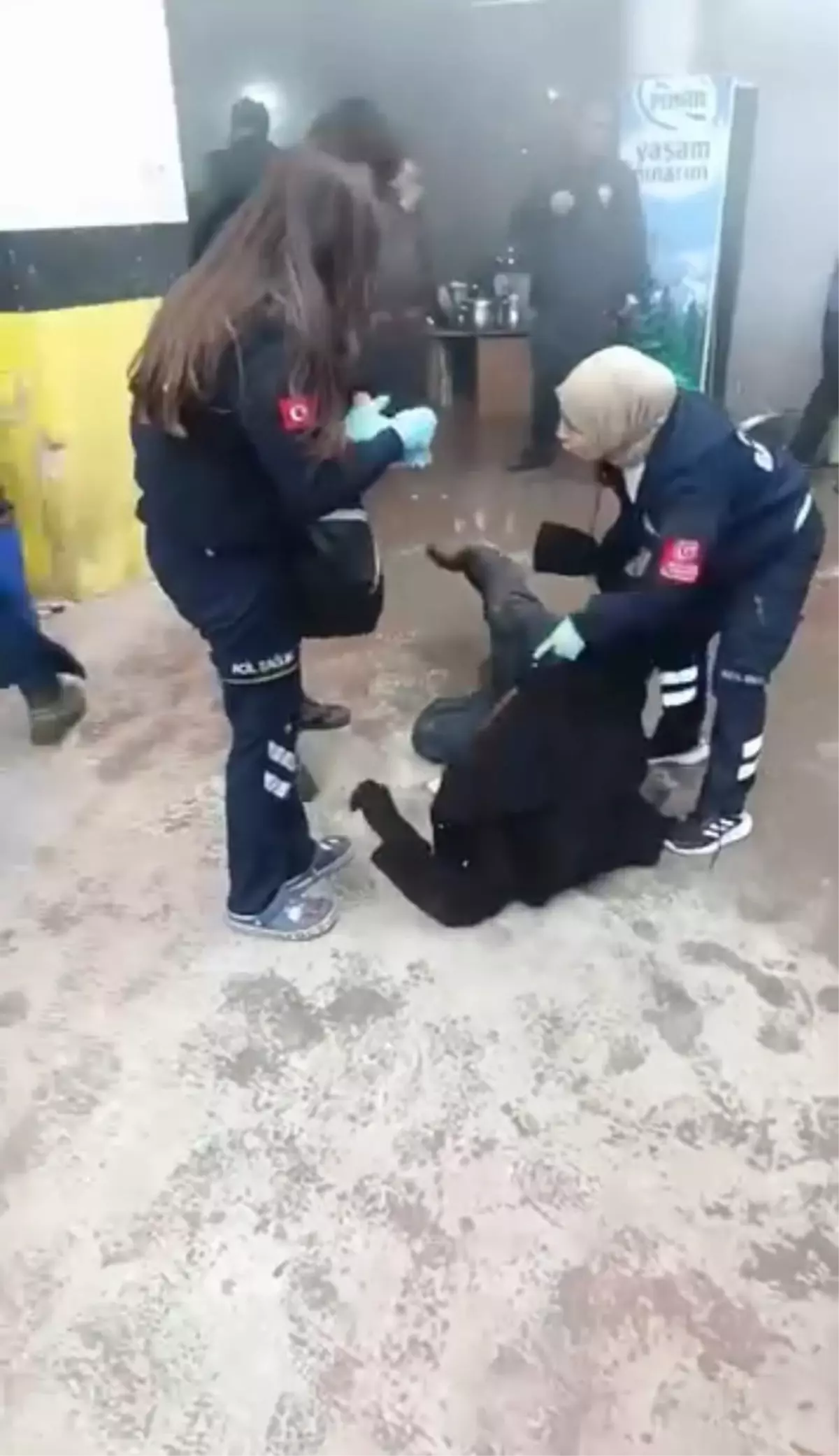 Bursa'da Kapalı Pazarda Yangın: 1 Kişi Hastaneye Kaldırıldı