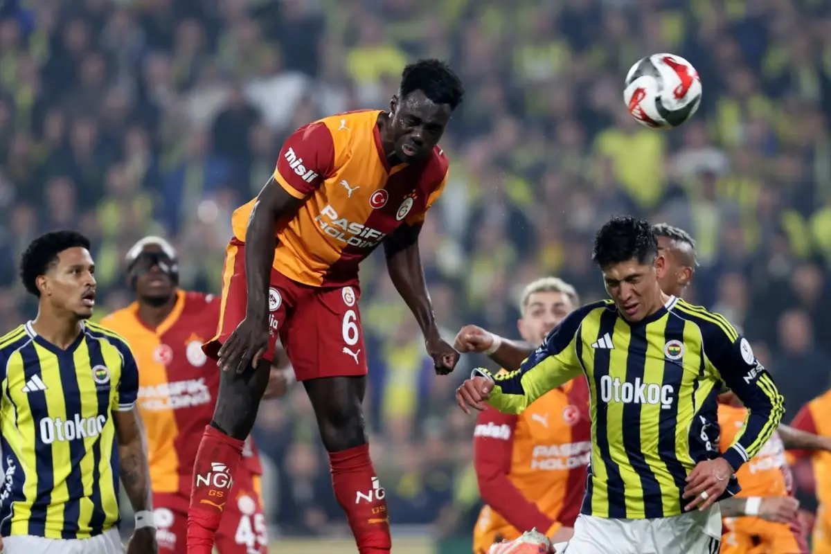 Fenerbahçe'ye yıldız futbolcusundan kötü haber