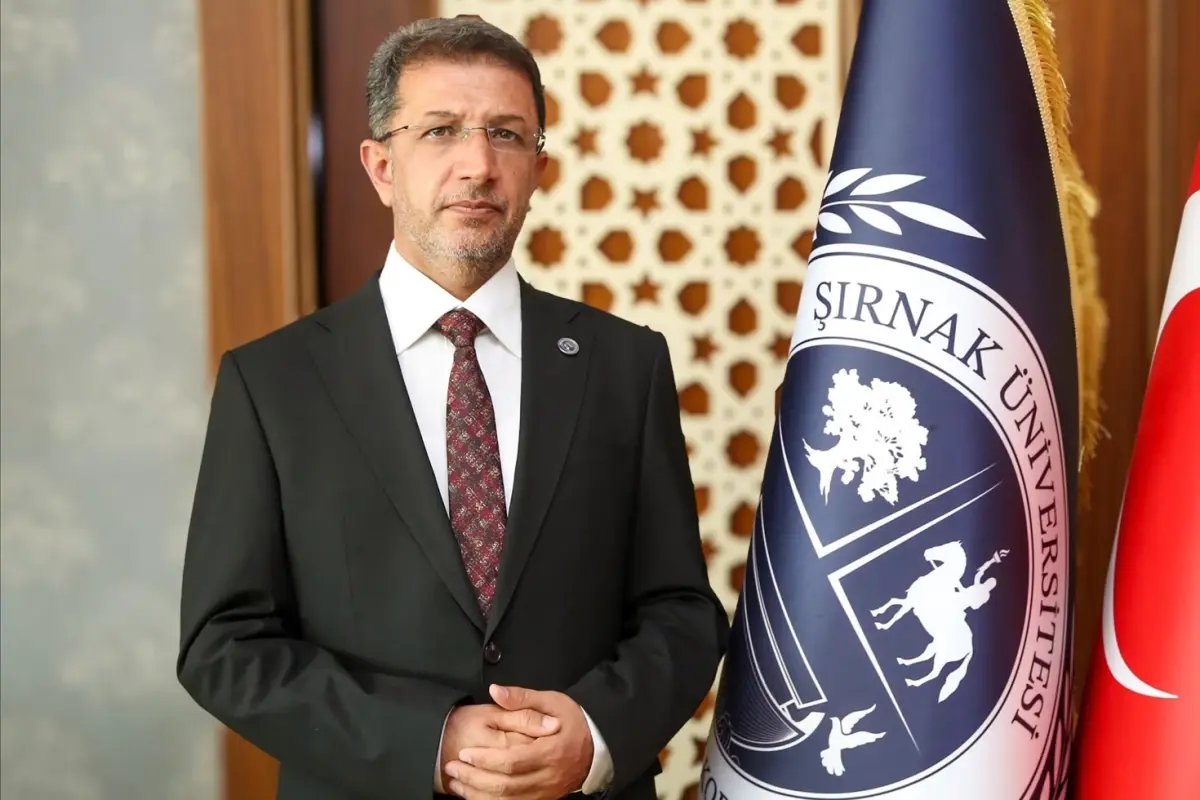 Rektör kardeşinden tartışma yaratan "kadro" paylaşımı: Klimalı odam hazır, çatlayın