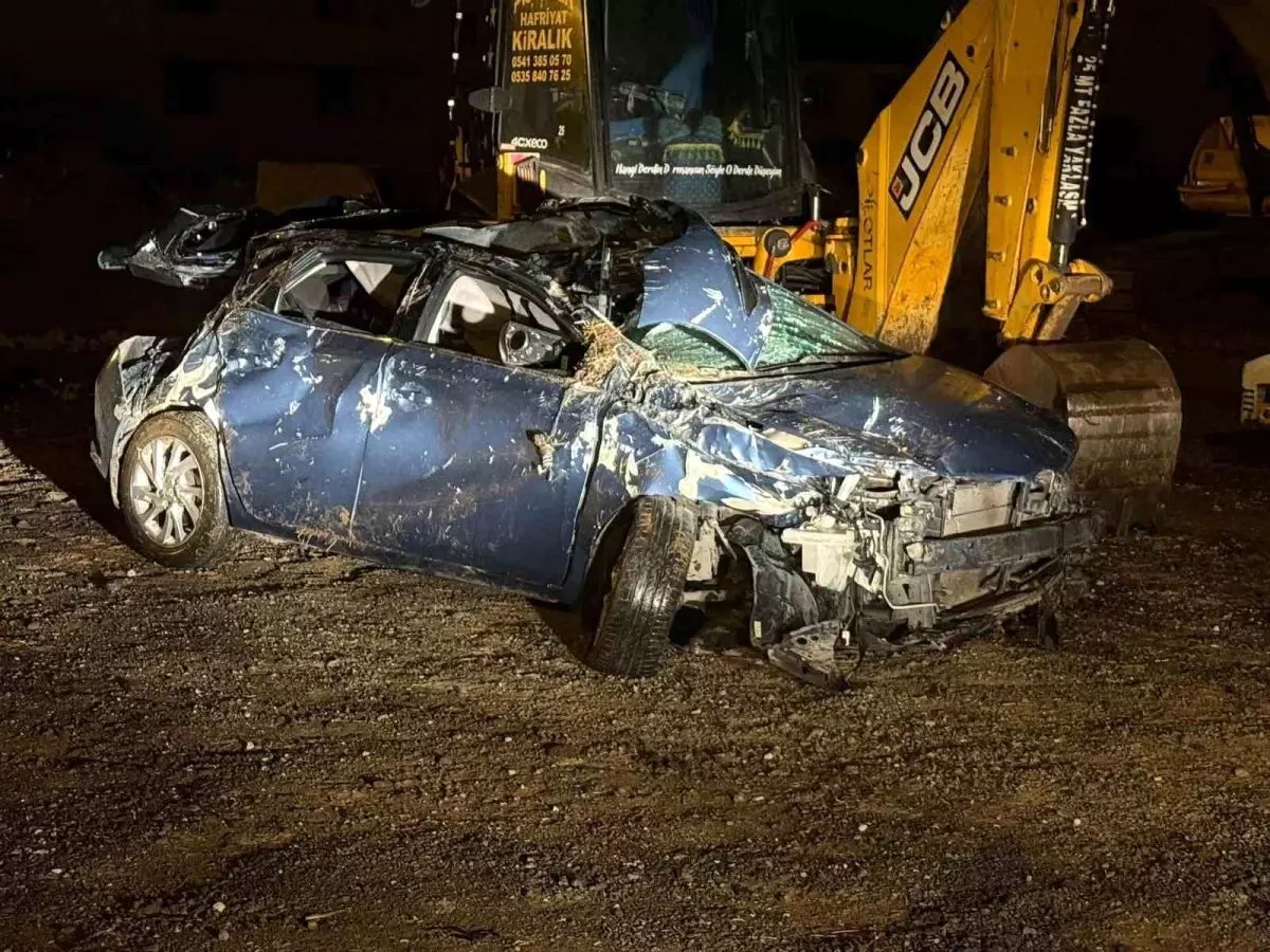 Erzurum'da Trafik Kazası: 3 Öğretmen Yaralandı