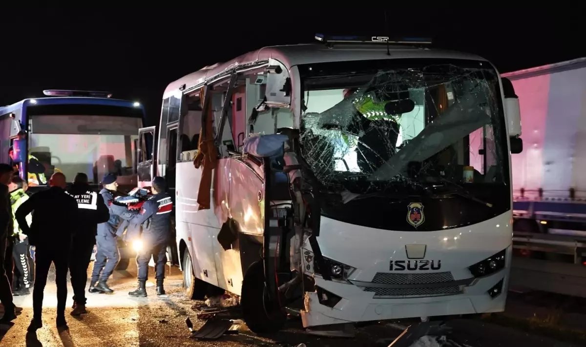 Amasya'daki Zincirleme Trafik Kazasında 23 Kişi Yaralandı