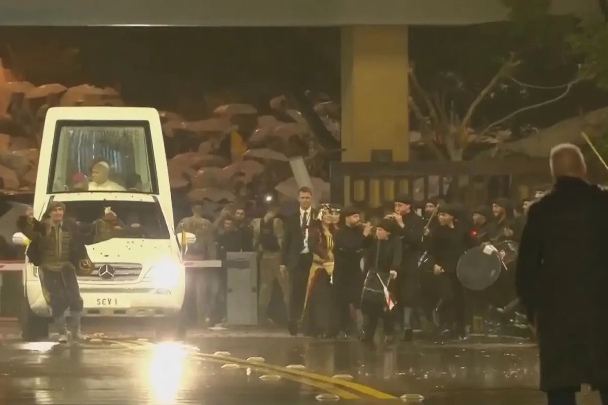 Türkiye'den sonra Lübnan'a giden Papa böyle karşılandı