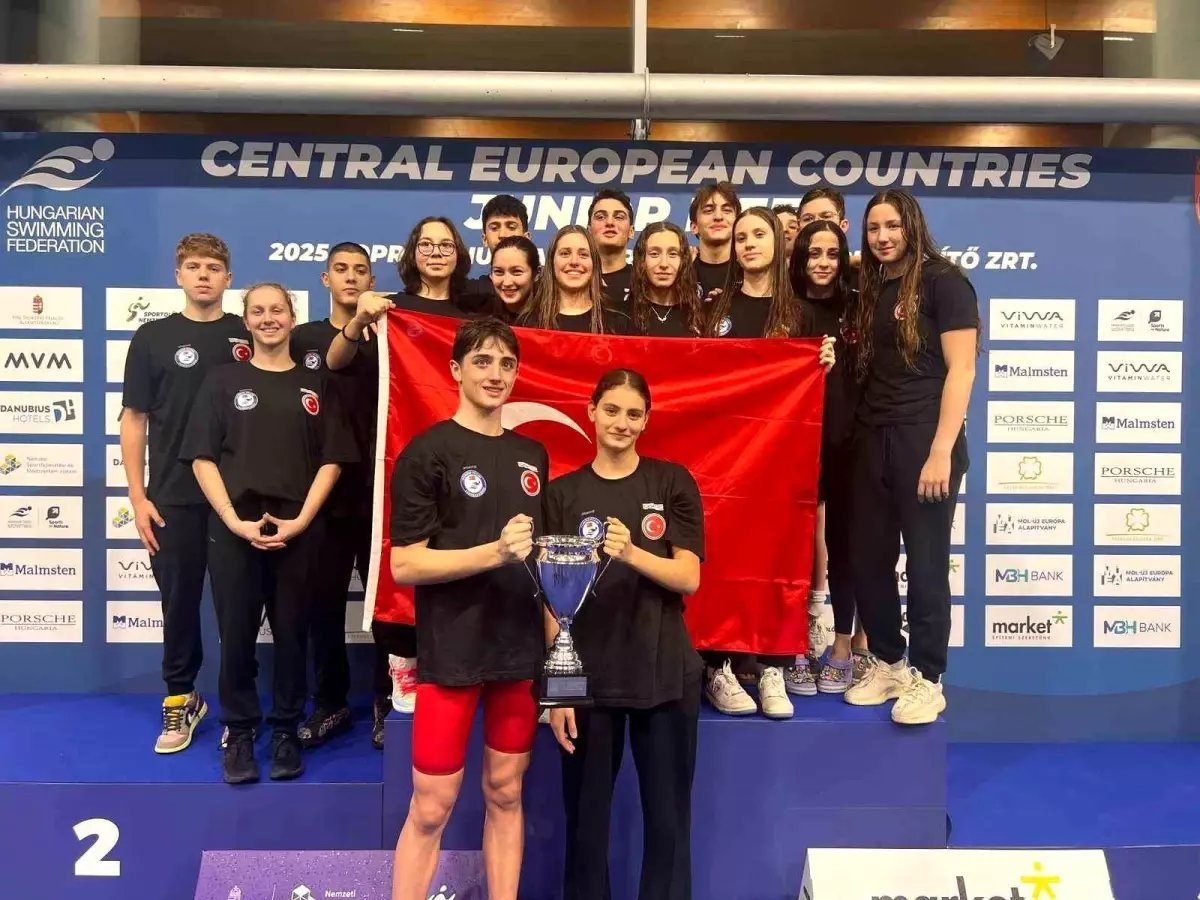 Türkiye Yüzme Takımı Macaristan'da İkincilik Madalyası Kazandı