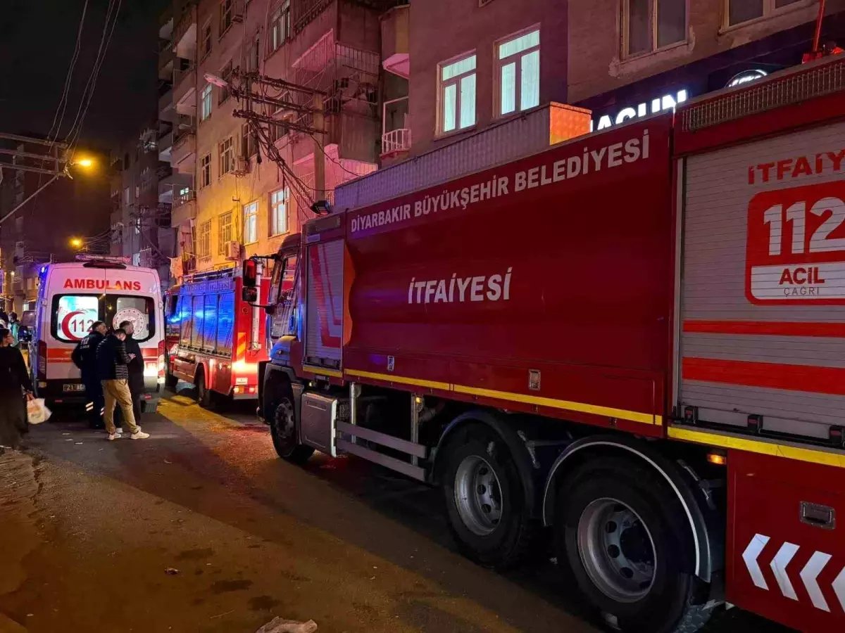 Diyarbakır'da Eşiyle Tartışan Adam Evini Ateşe Verdi