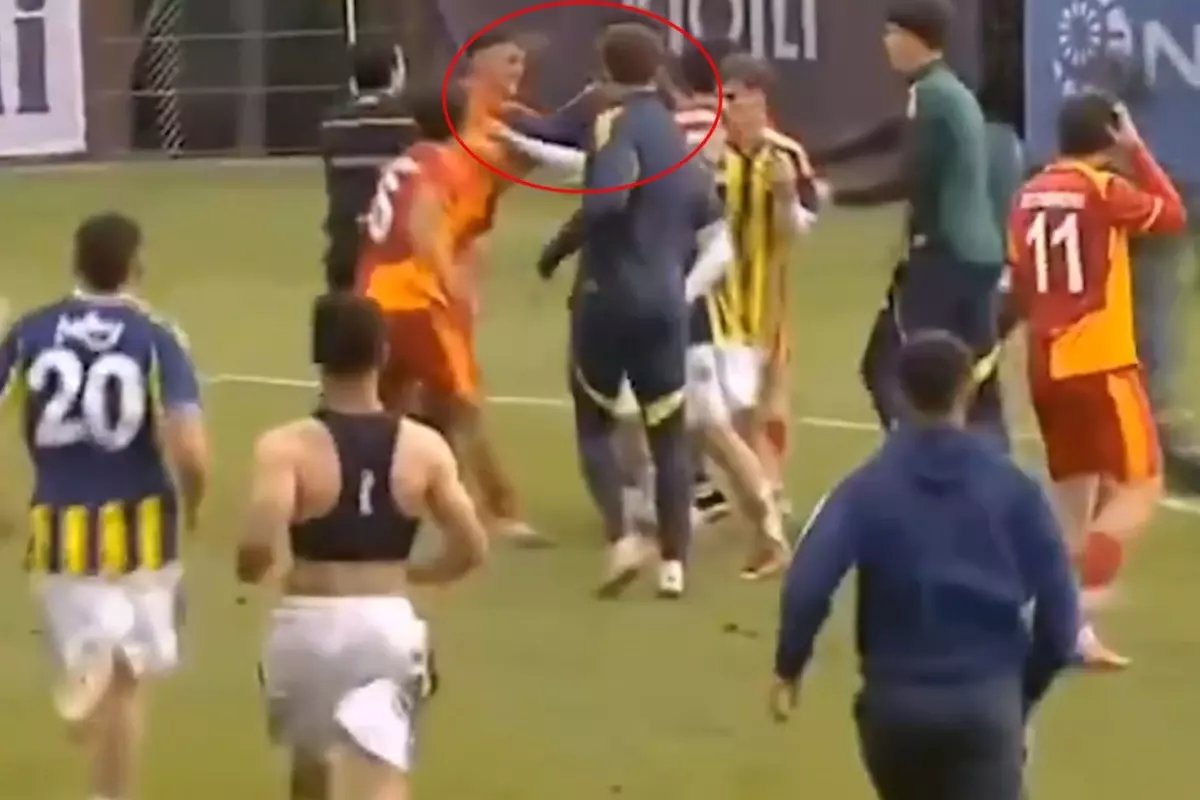 U19 Paf Ligi'nde Fenerbahçe-Galatasaray derbisinde yumruklar havada uçuştu