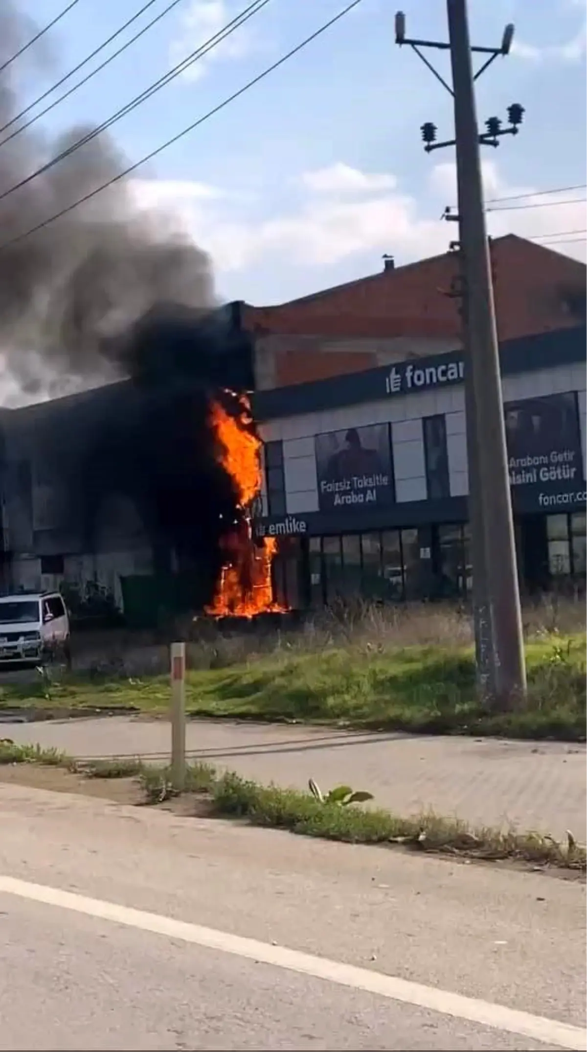 Bursa'da Elektrik Panosunda Yangın, İşyerlerine Sıçradı