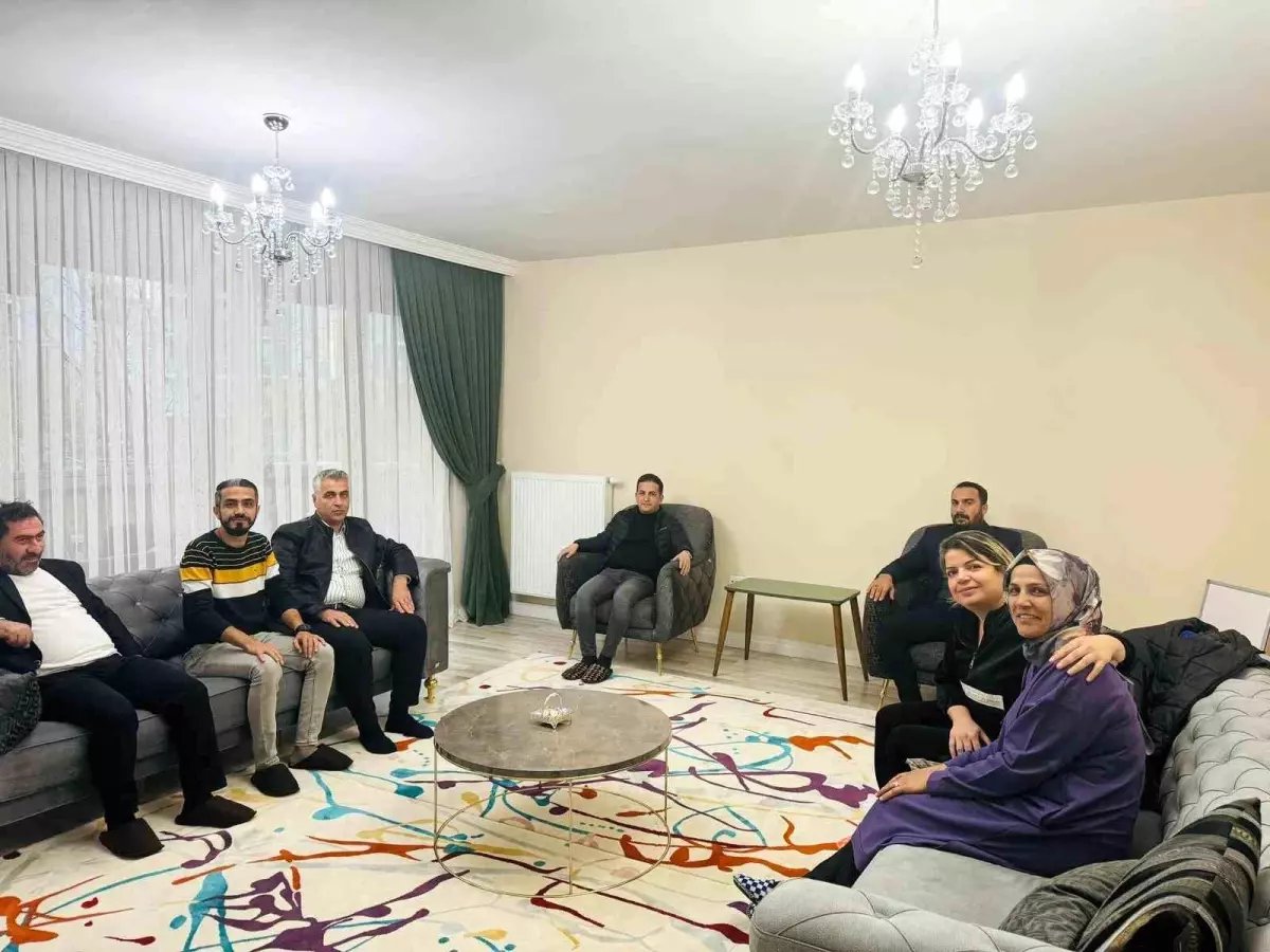 Hak-İş Başkanı Mehmet Aküzüm, Hastalık Gösteren Üyelerini Ziyaret Etti