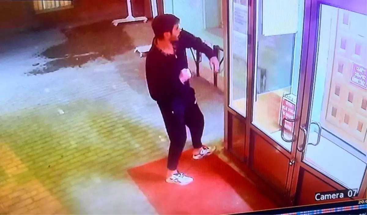 Eskişehir'de Camiyi Yumruklayan Zanlı Tutuklandı