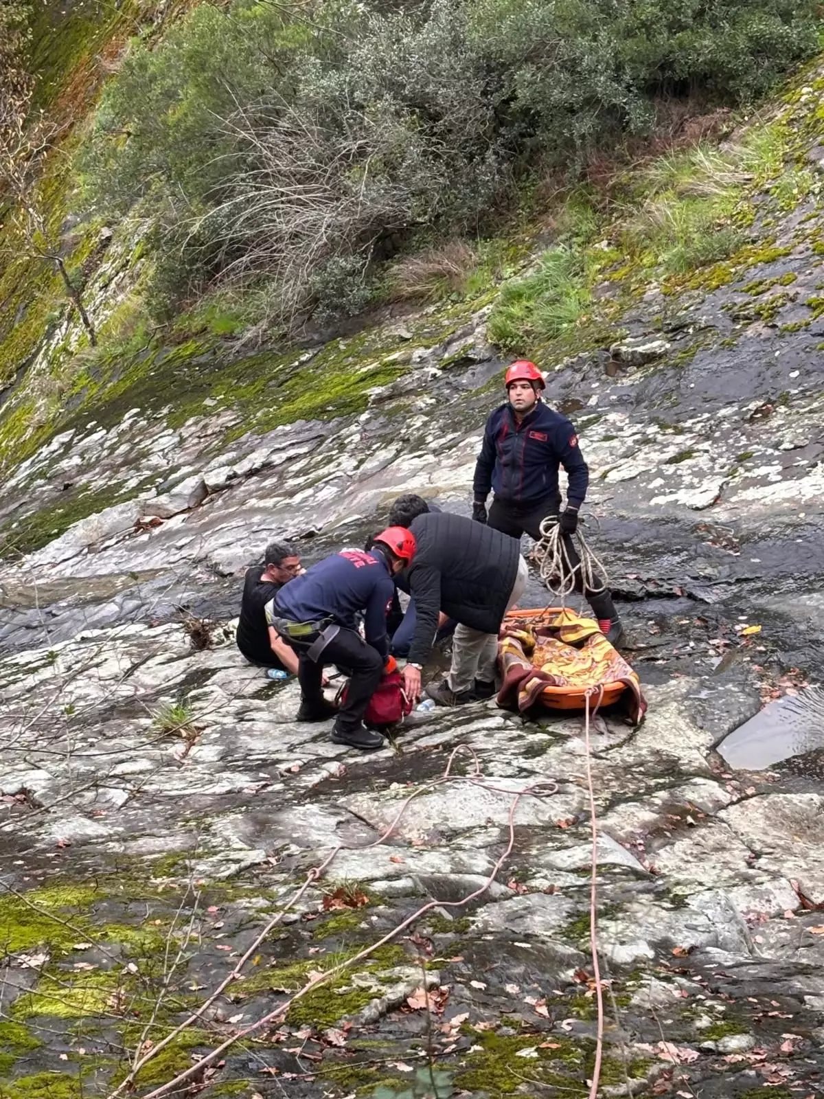 Pınarcık Köyü Muhtarı Şelaleden Düştü