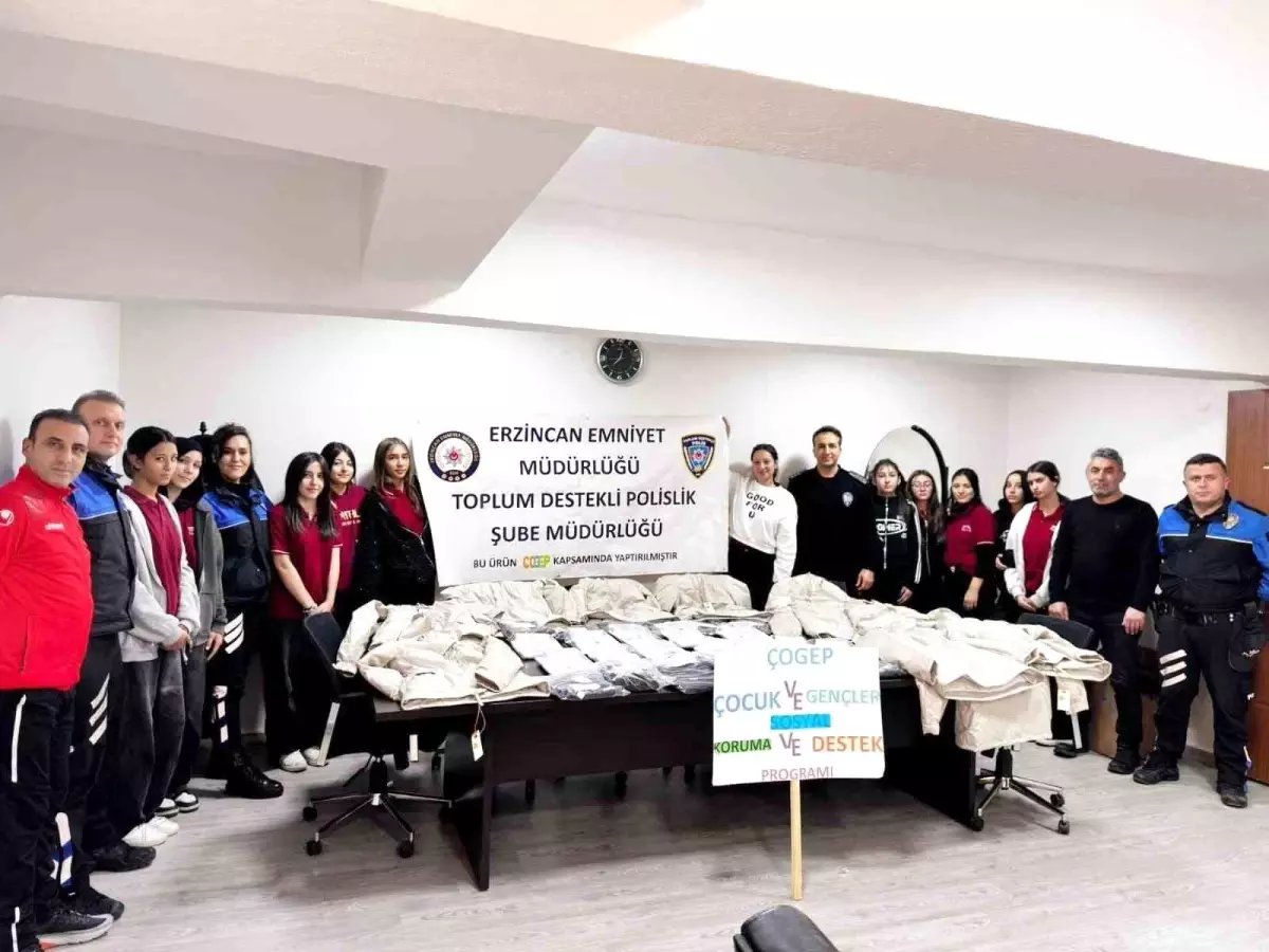 Erzincan'da Öğrencilere Kayak ve Drama Kursları Düzenlendi