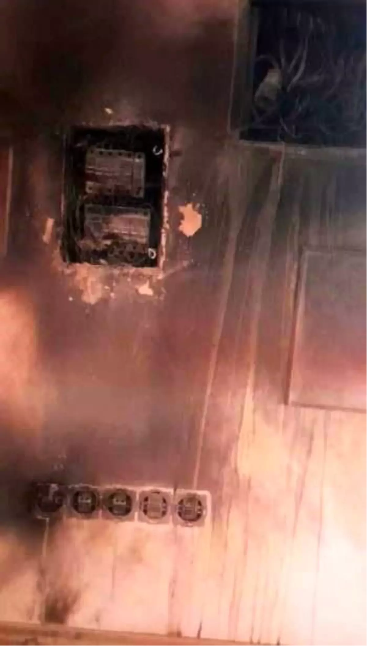 Denizli'deki Camide Yıldırım Düşmesi Paniğe Sebep Oldu