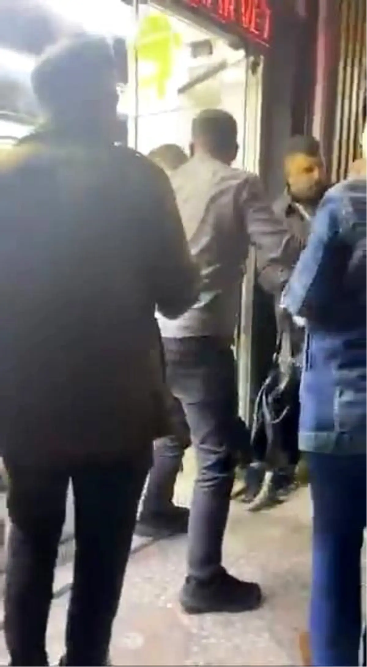 Bursa'da Telefoncu Dükkanında Kavga Çıktı