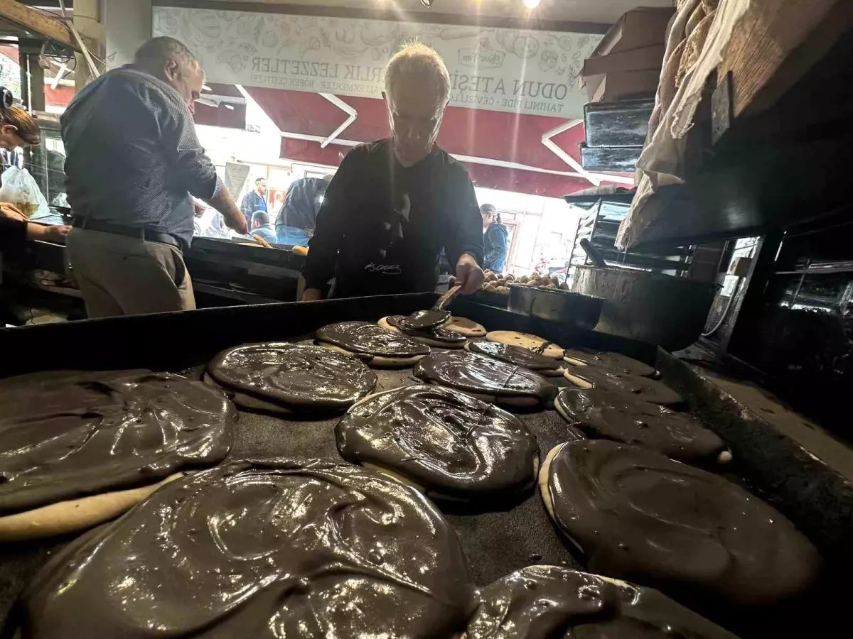 Bursa'da Siyah Susam Tahini ile Farklılaşan Tahinli Pide Büyüledi