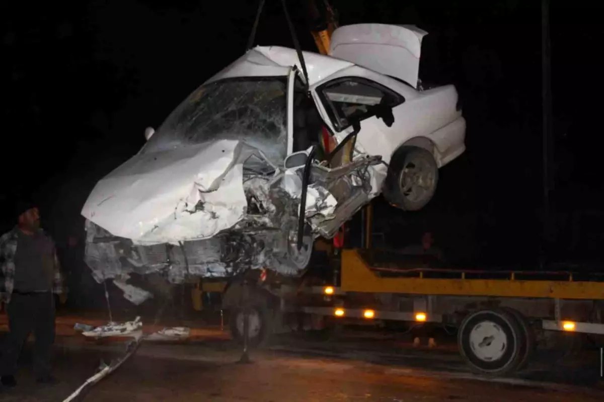 Amasya'da Feci Kaza: 8 Yaralı, Yangını Tarım İşçileri Söndürdü