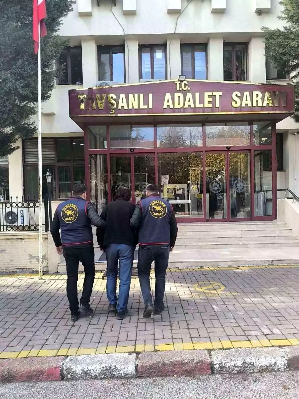 Kütahya'da Jandarma Operasyonu: 115 Şüpheli Yakalandı