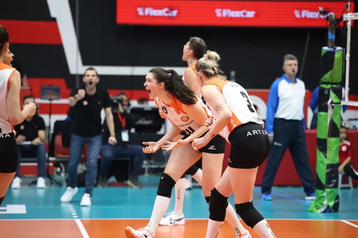 Eczacıbas¸ı Dynavit, Yunanistan deplasmanından 1 puanla döndü