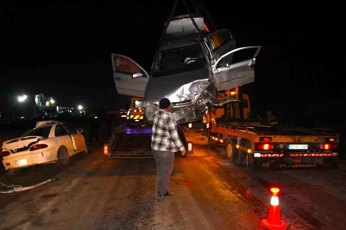 Amasya'da İki Otomobilin Kafa Kafaya Çarpışması: 8 Yaralı