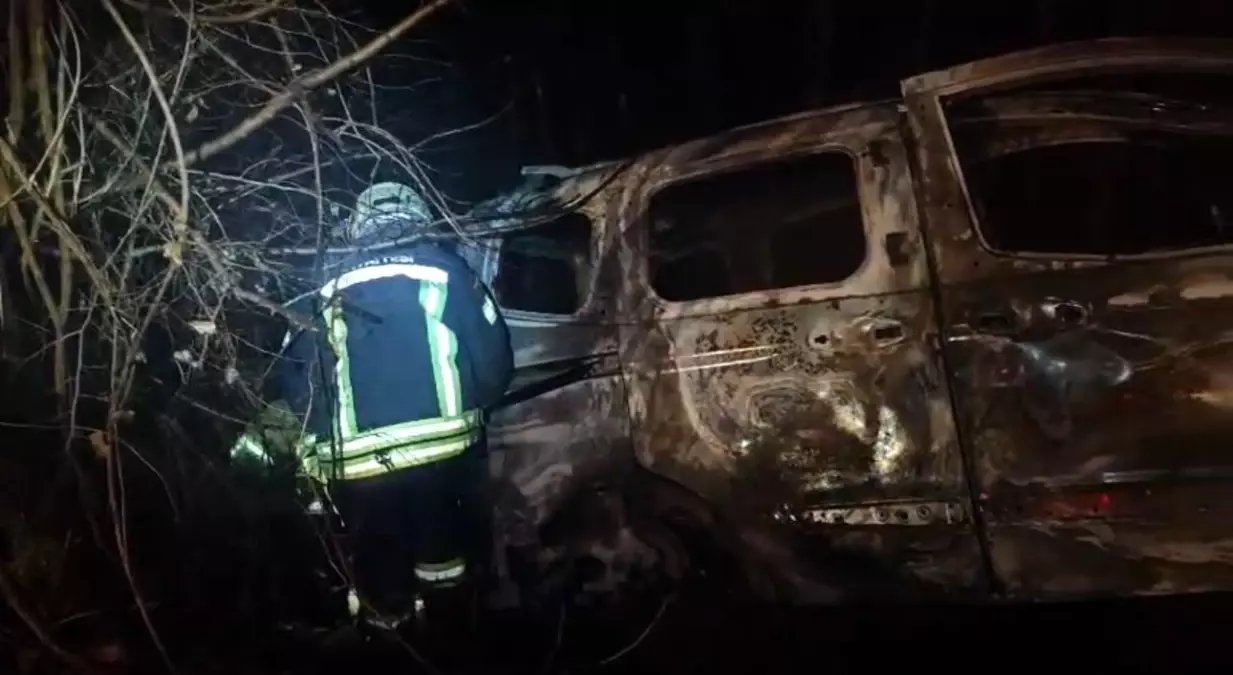 Karabük'te Kontrolden Çıkan Araç Alev Alev Yandı