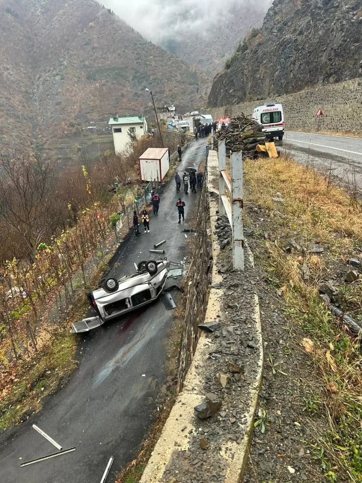 Artvin'de Trafik Kazası: Üç Kişi Hayatını Kaybetti