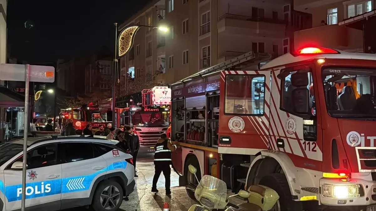 Kocaeli'de Kafeteryada Yangın: Hasar Meydana Geldi