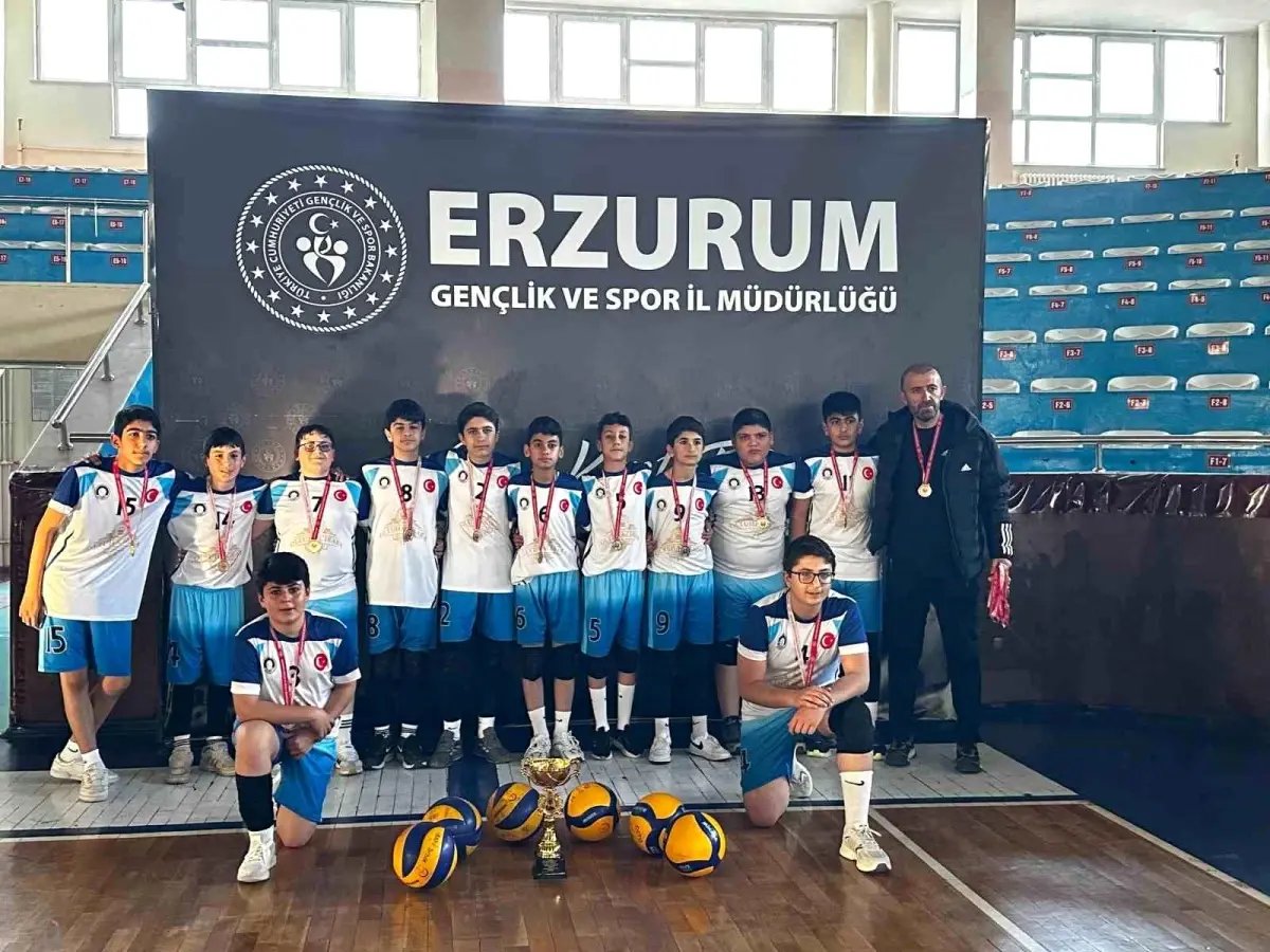 Oltu Cumhuriyet Ortaokulu Voleybol İl Birincisi Oldu