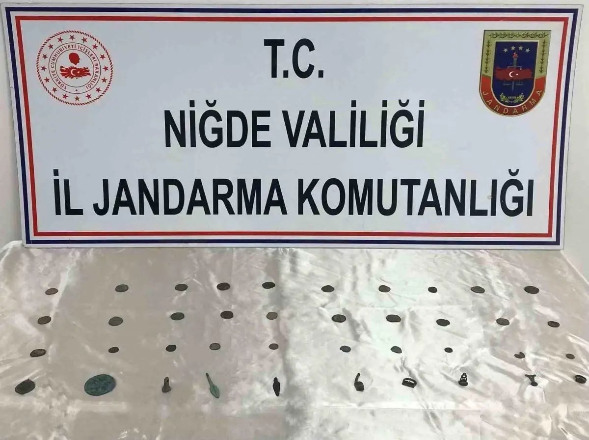 Niğde'de Tarihi Eser Kaçakçılığı Operasyonu: 42 Parça Ele Geçirildi