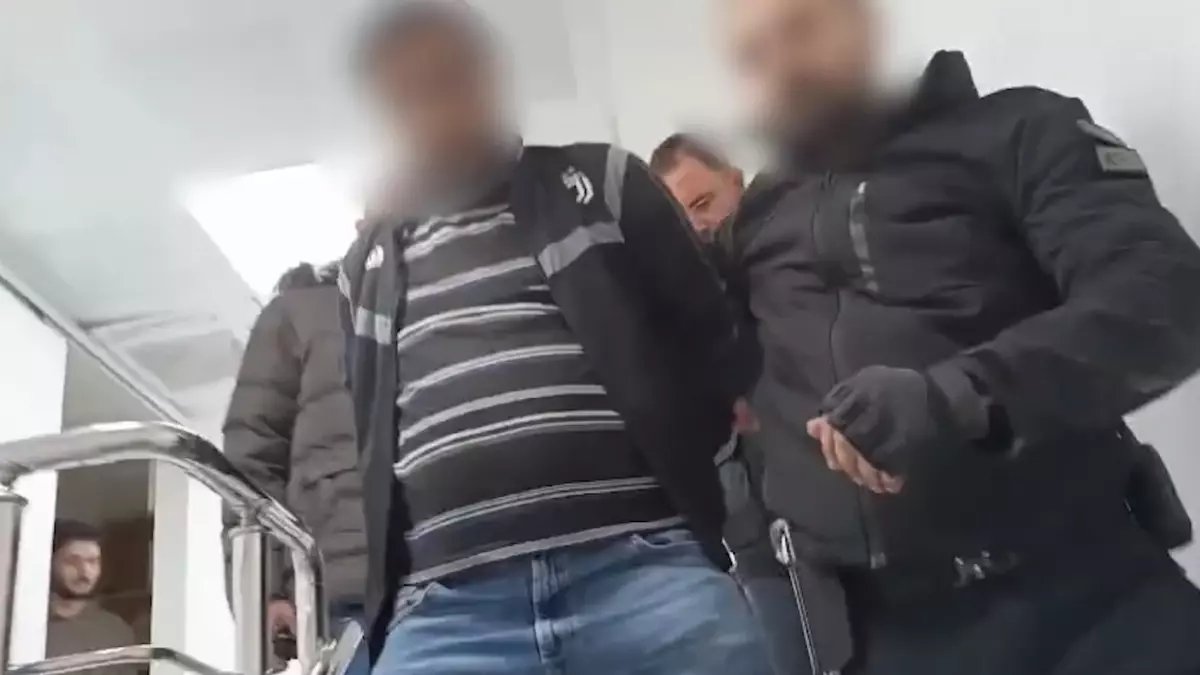 Sivas'ta hakkında kesinleşmiş hapis cezası bulunan şahıs gizli odada yakalandı