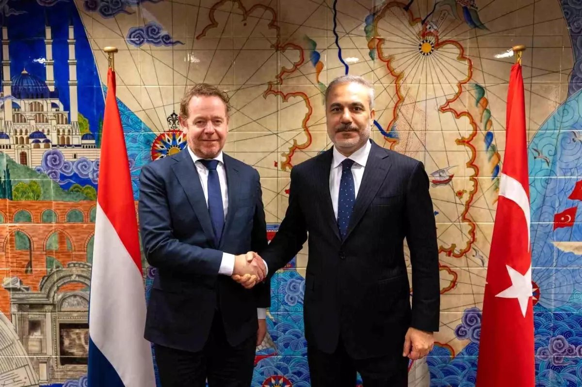 Dışişleri Bakanı Fidan, Hollandalı mevkidaşı David van Weel ile görüştü