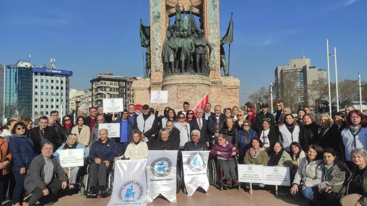 3 Aralık Engelliler Günü nedeniyle Taksim'de tören düzenlendi