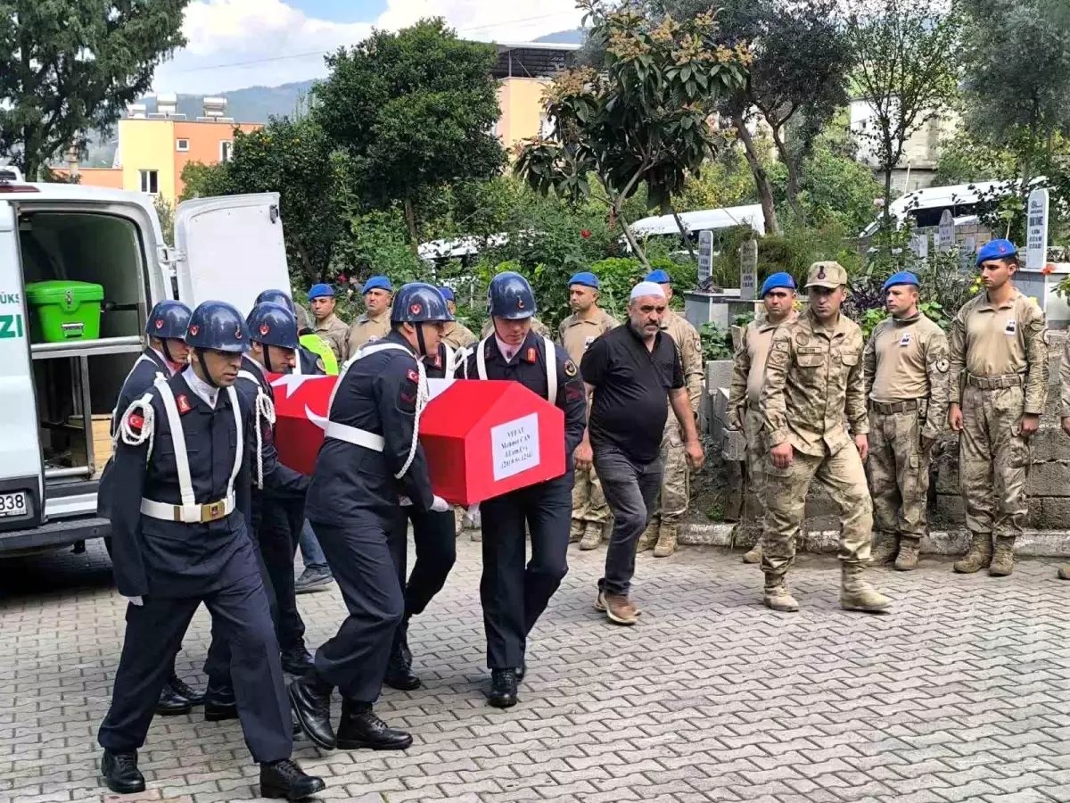 Kansere karşı mücadelesini kaybeden uzman çavuş son yolculuğuna uğurlandı