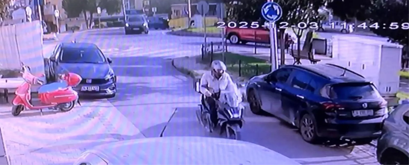 Üsküdar'da börekçiye dalan İETT otobüsünün o anları kamerada