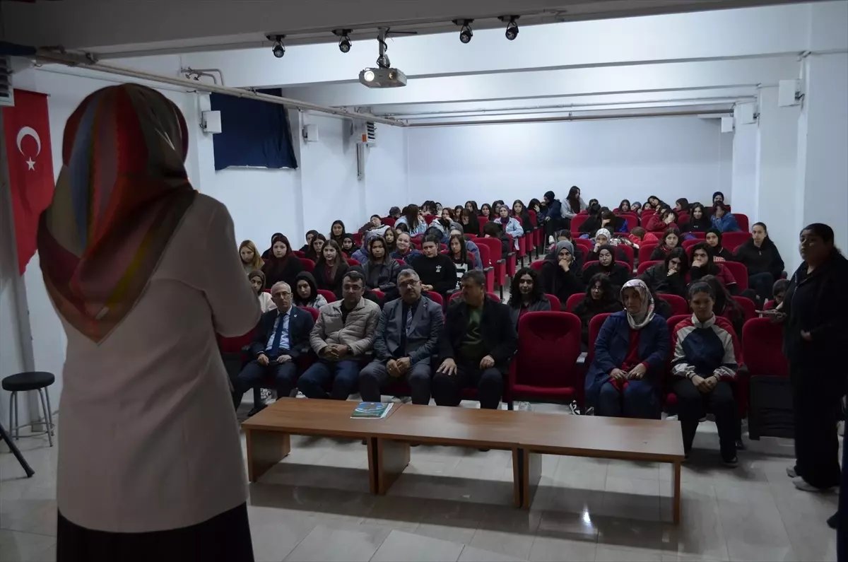 Şabanözü'nde Kimlik Gelişimi ve Ahlaki Değerler semineri düzenlendi