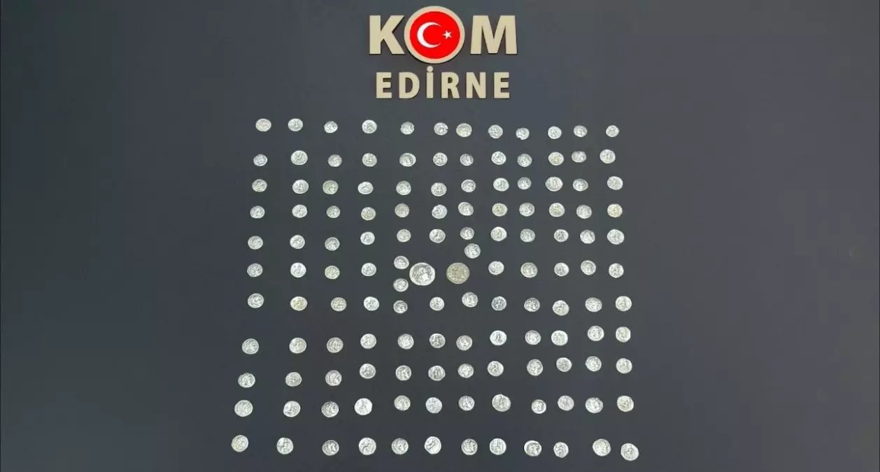 Edirne'de tarihi eser kaçakçılığı operasyonu: Çok sayıda gümüş sikke ele geçirildi