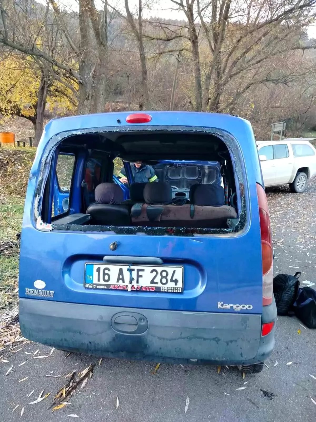 Çorum'da otomobil şarampole devrildi: 3 yaralı