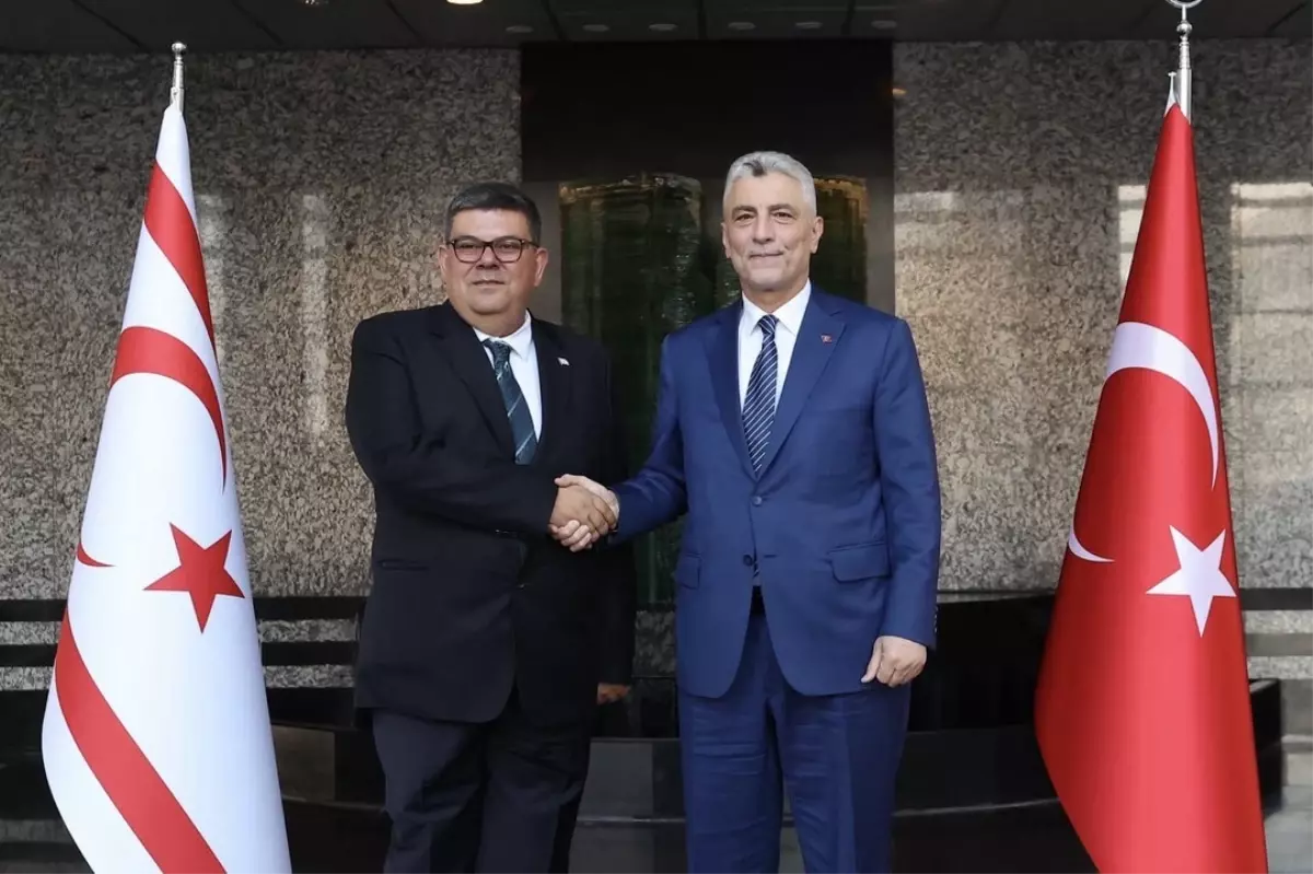 Bakan Bolat, KKTC Maliye Bakanı Berova ile bir araya geldi